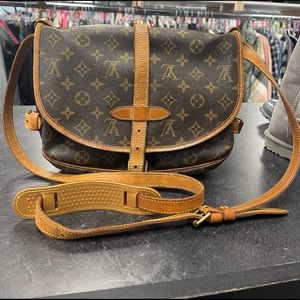 Louis Vuitton - Samur 30